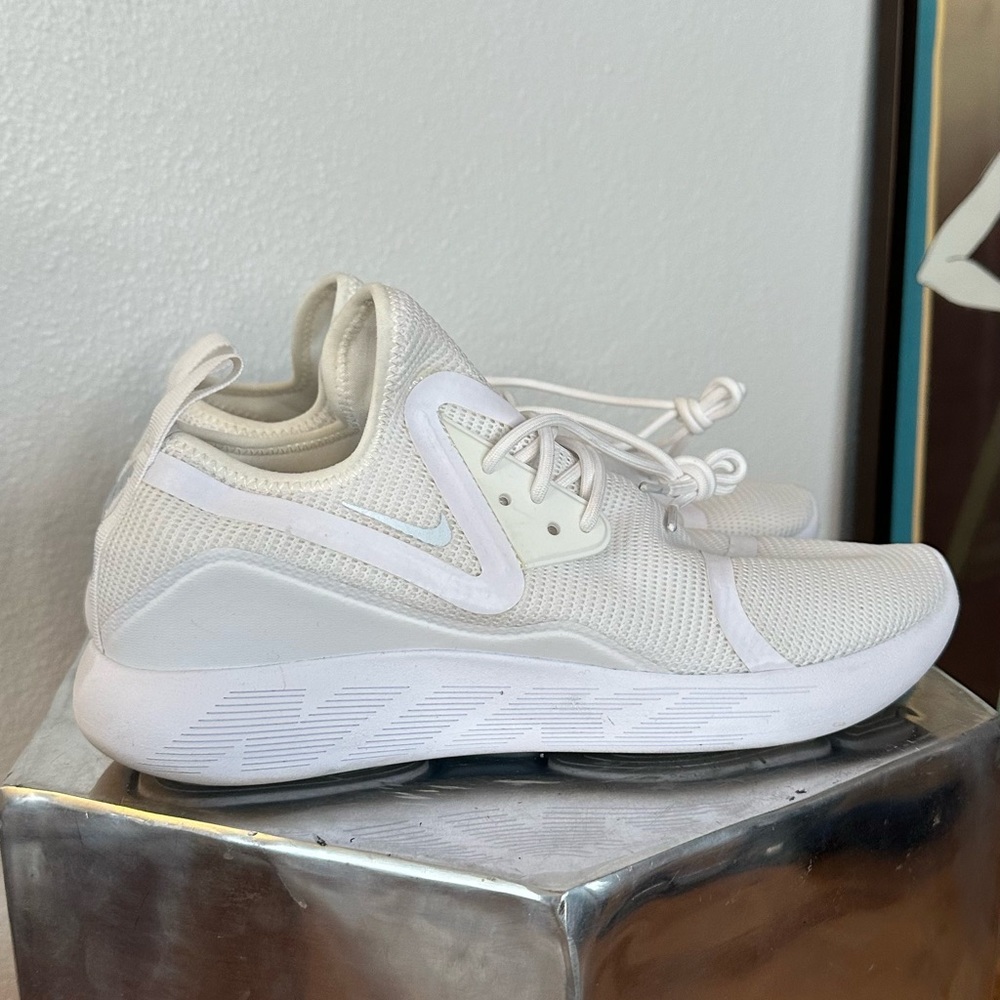 Nike lunarcharge BR White (942059 100) men’s size 12. Barley worn. Like new
